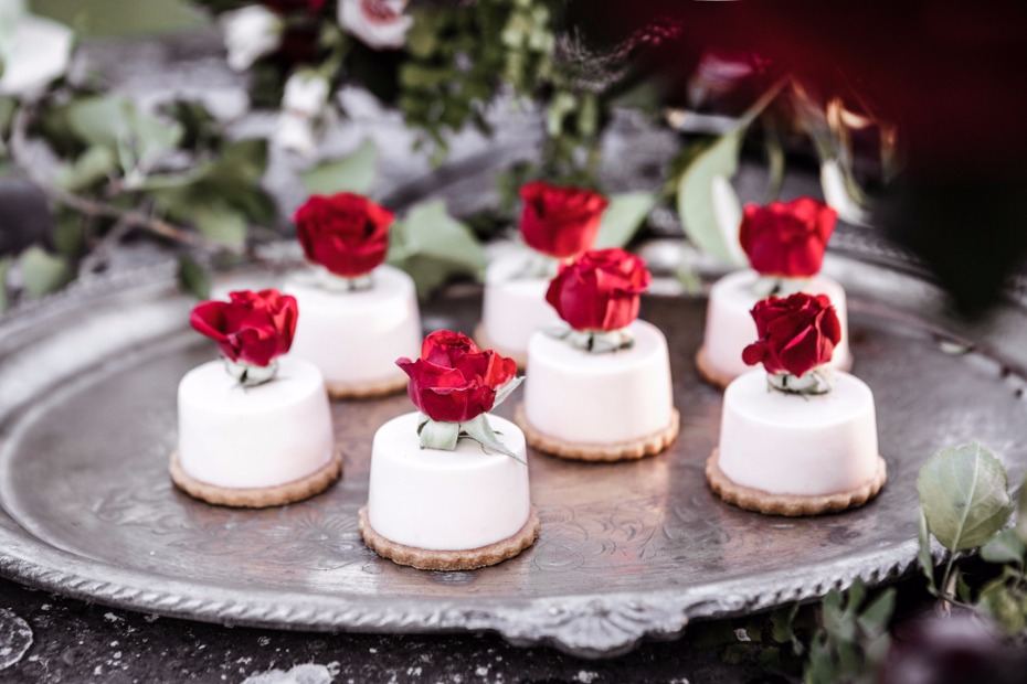 rose garden themed mini cakes
