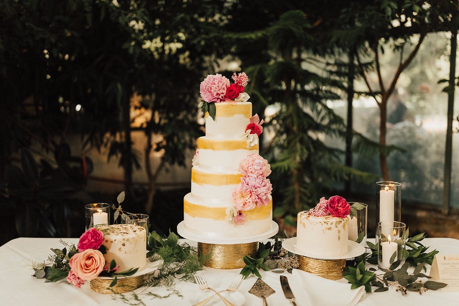 glam gold and pink wedding cake table