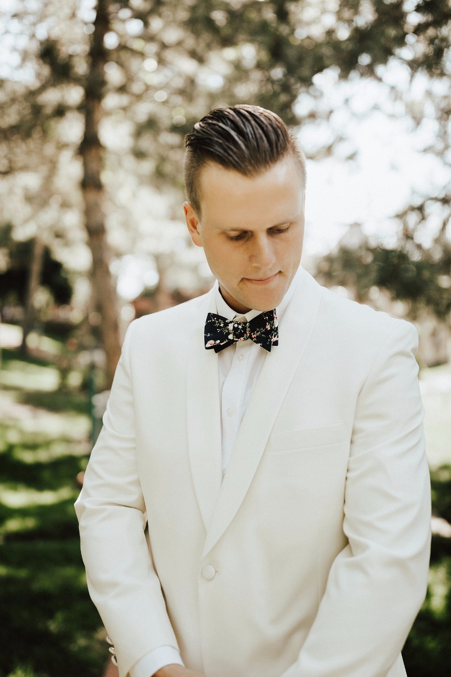 groom in white dinner jacket and bow tie