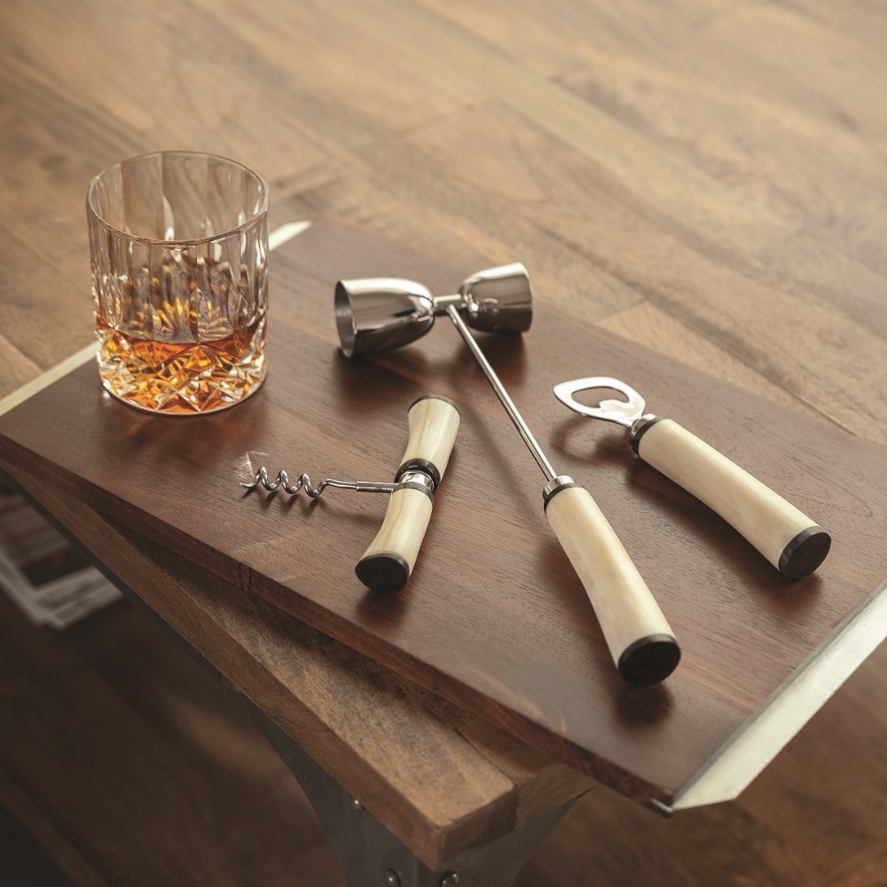 luxury bar set from The Bar Cartist