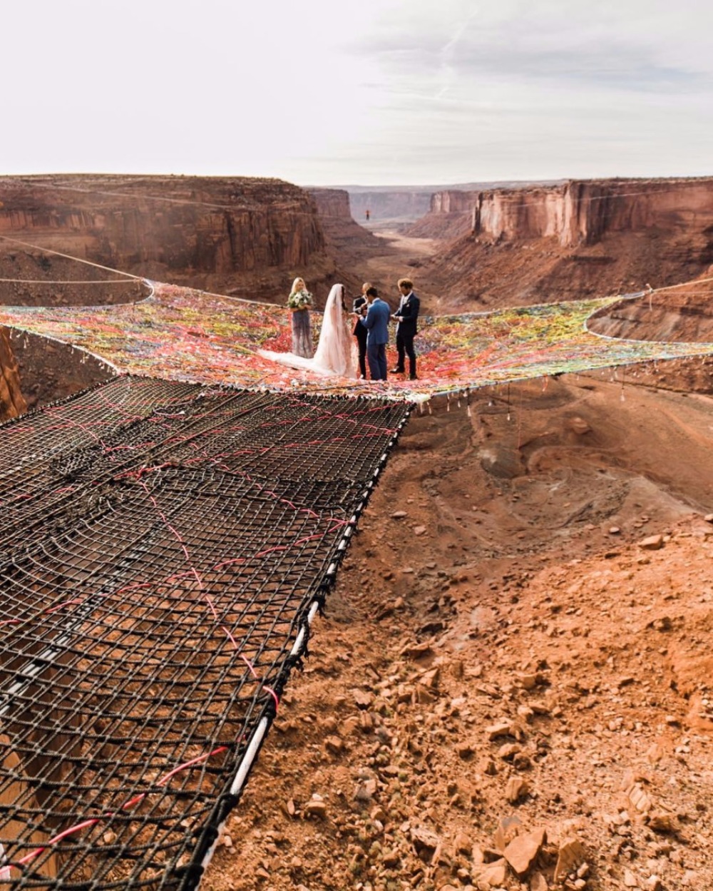 this-couple-was-married-400-feet-above-the-ground1