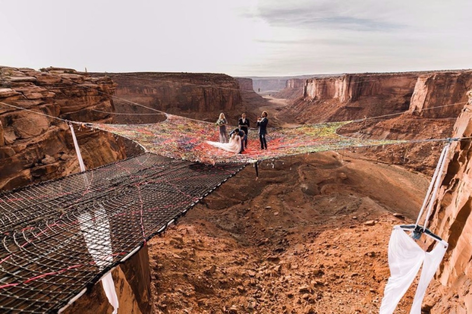 this-couple-was-married-400-feet-above-the-ground4