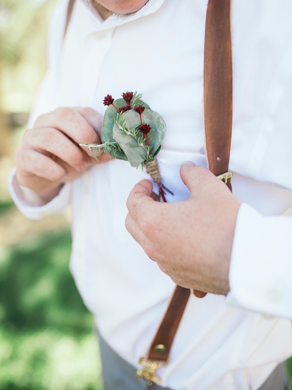 groomsmen boutonniere