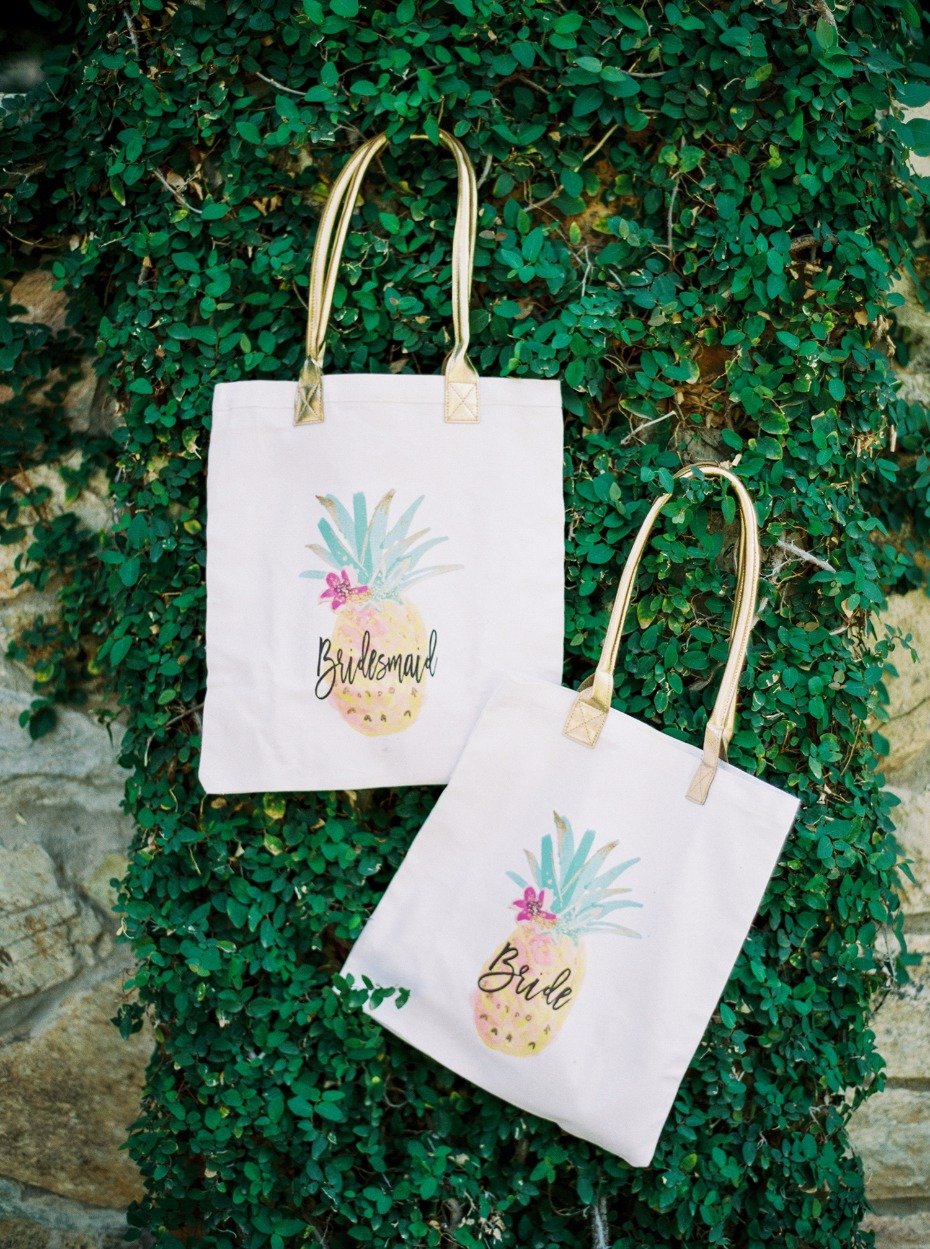 bride and bridesmaids pineapple wedding tote bags