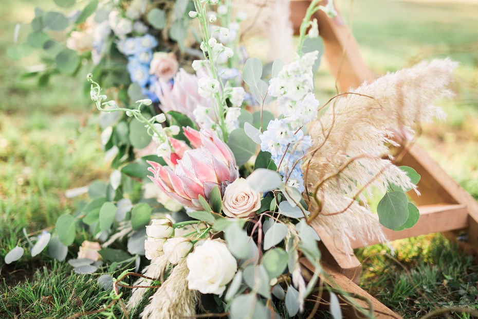 Gorg florals for this circle ceremony arch