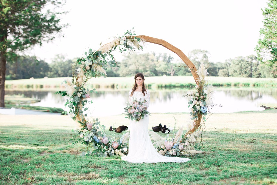 Gorgeous ceremony circle arch