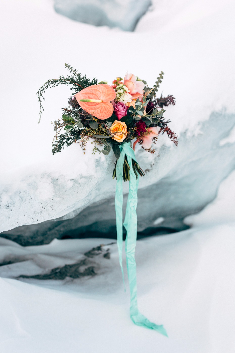 bright wedding flowers for your winter wedding