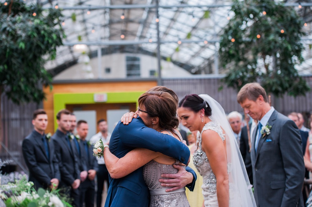 you-ve-never-seen-a-greenhouse-wedding