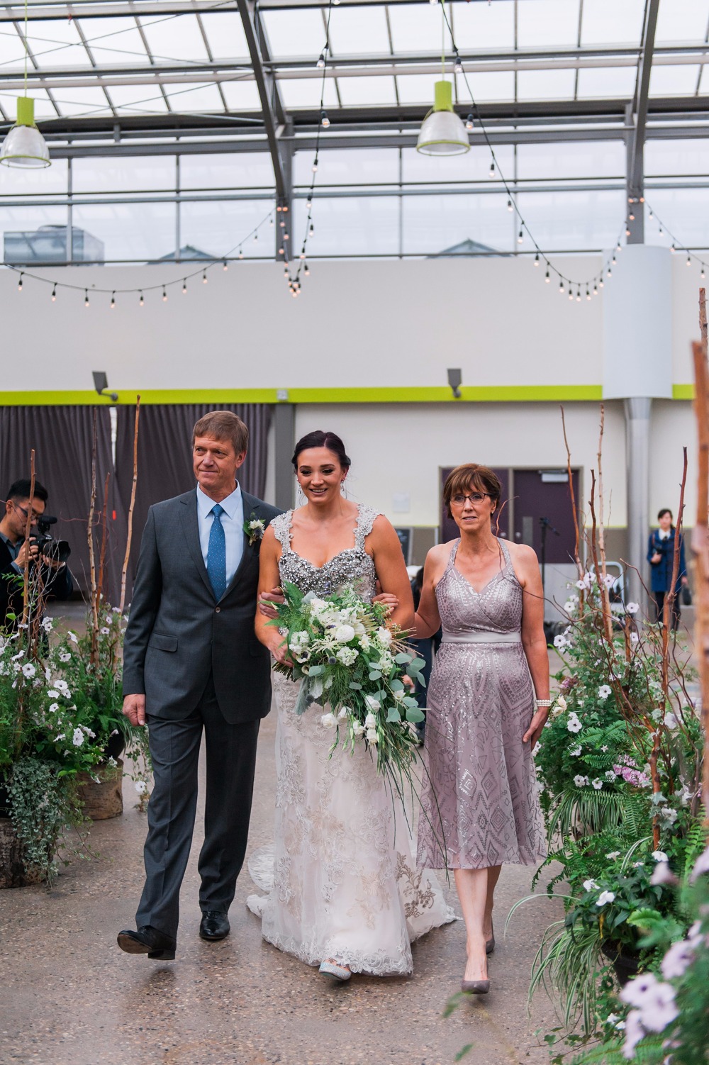 you-ve-never-seen-a-greenhouse-wedding