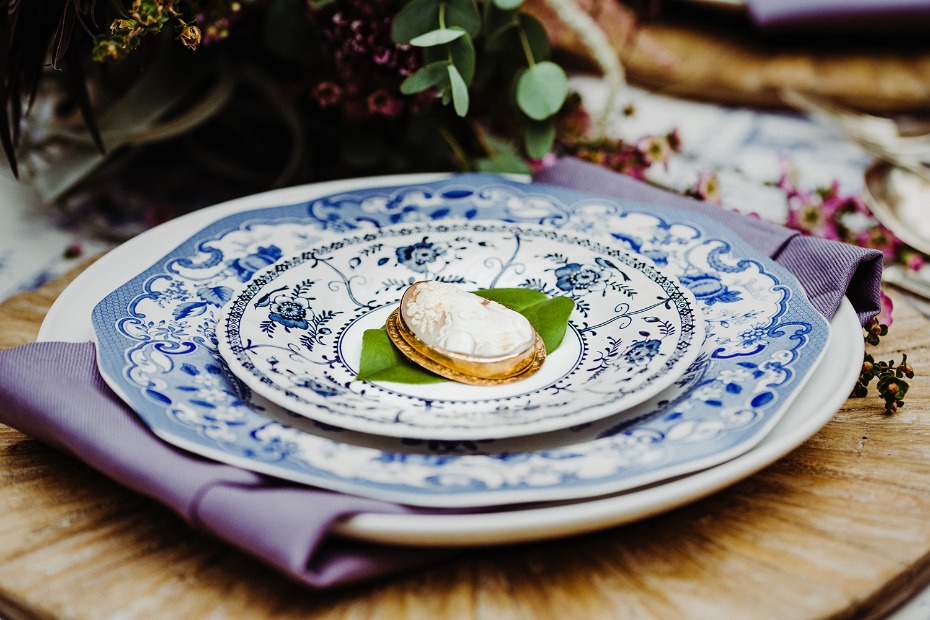 Cameo place setting idea with blue and white china