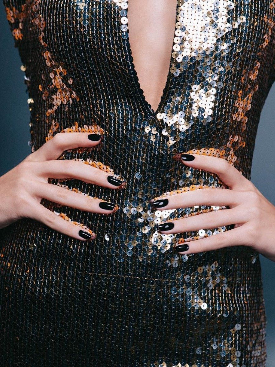 18 Killer Manicures to Kiss 2017 Goodbye and Say Hello to 2018