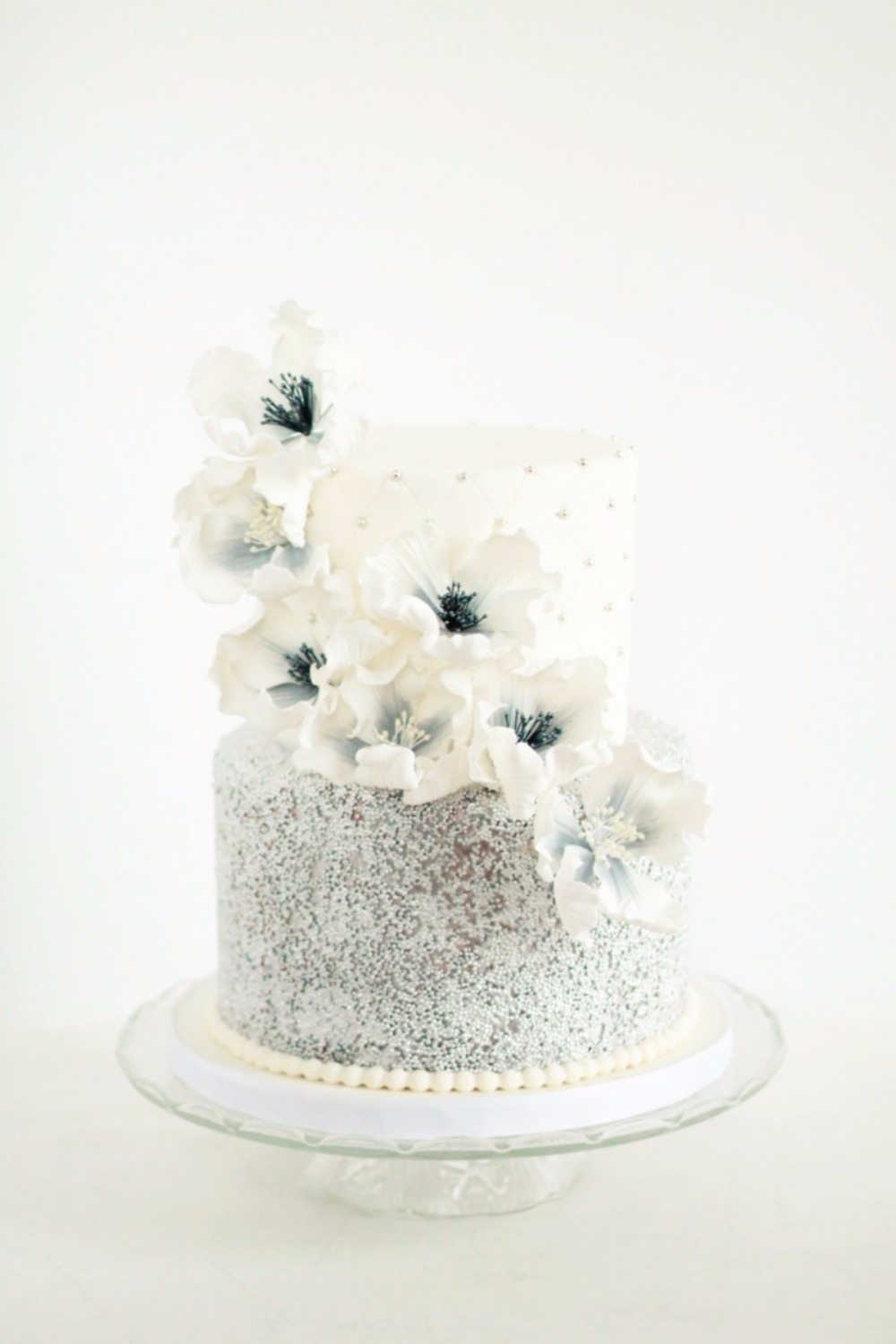 556234_white-and-silver-wedding-cake-with