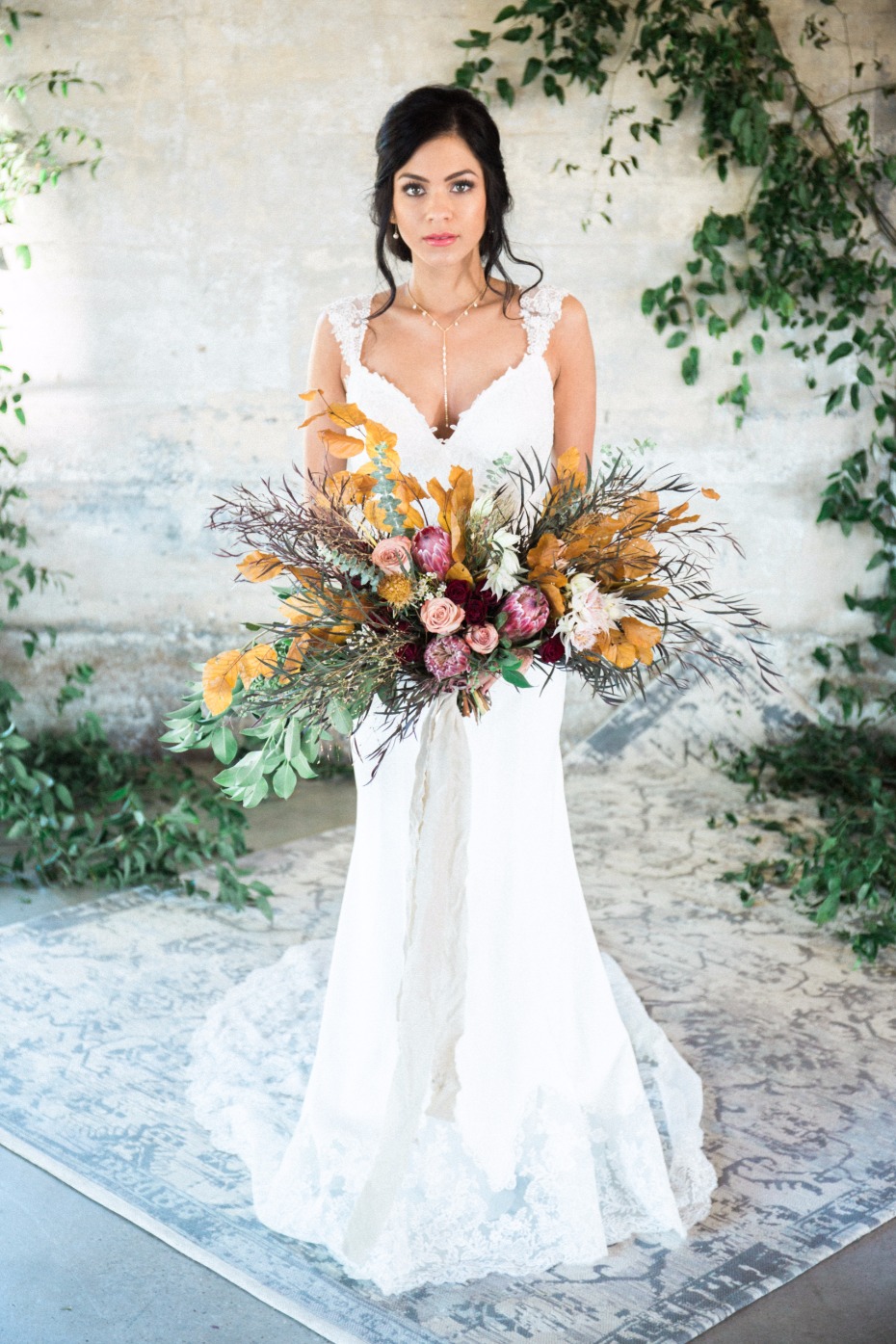 Gorgeous bridal look with a fall bouquet
