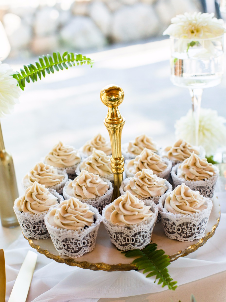 Pretty wedding cupcakes