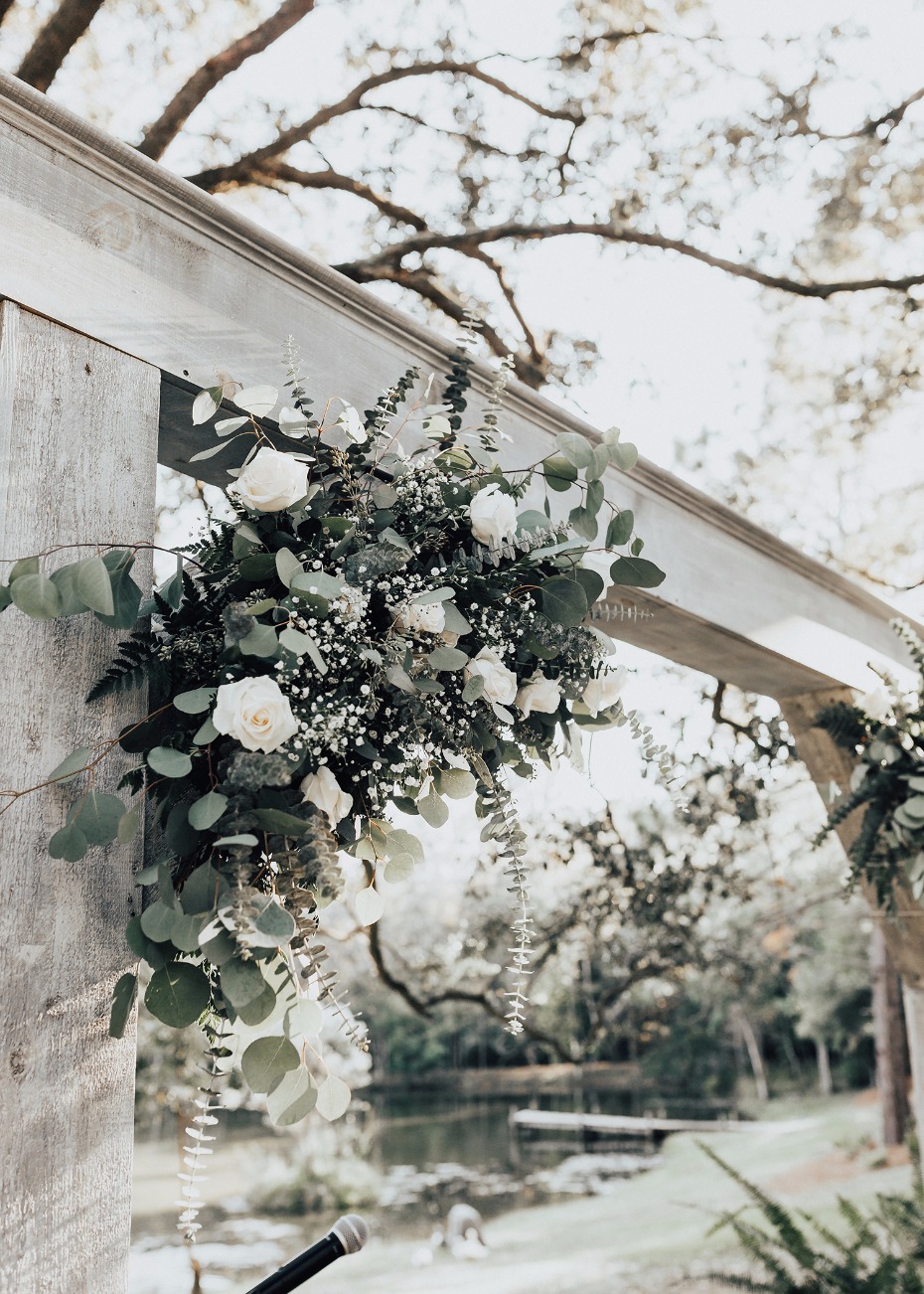rustic white wedding floral decor