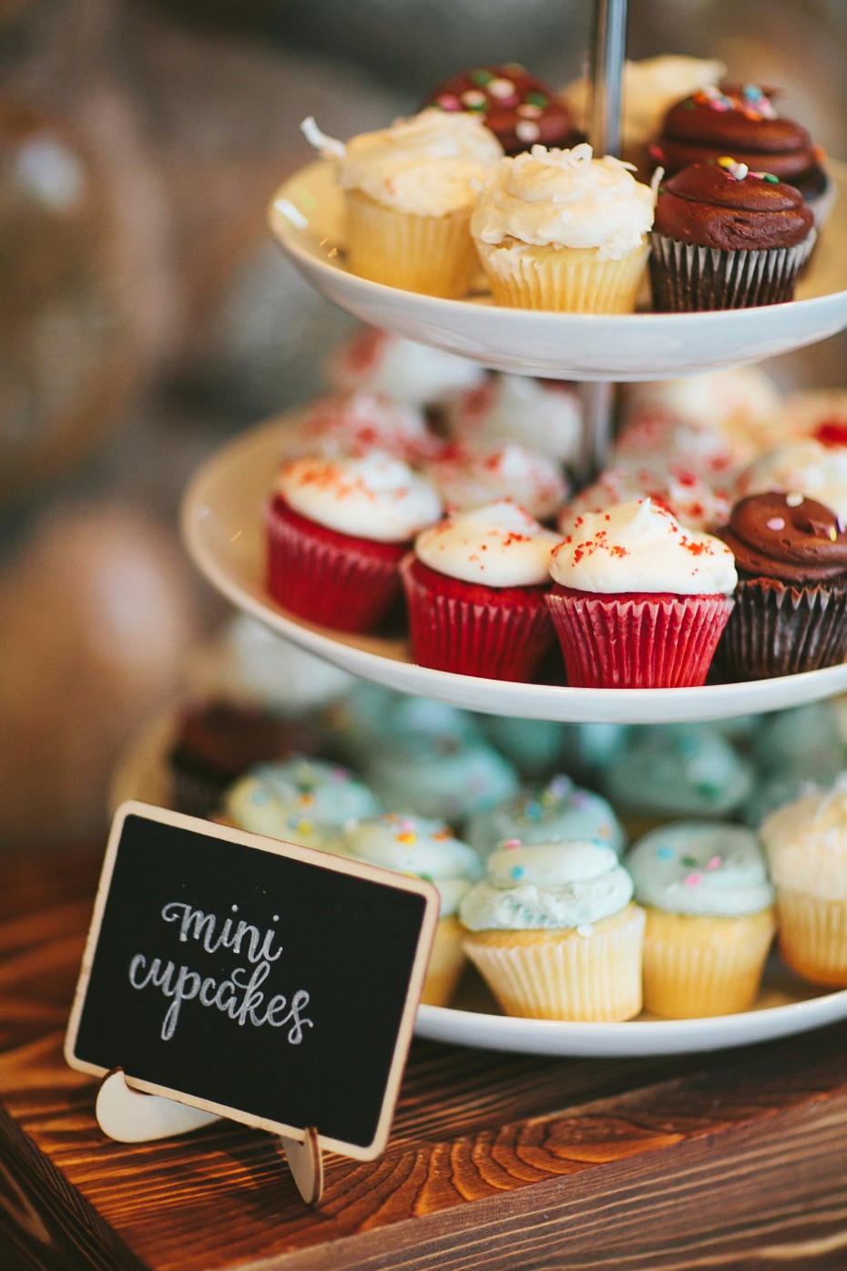 mini cupcakes for your wedding dessert table