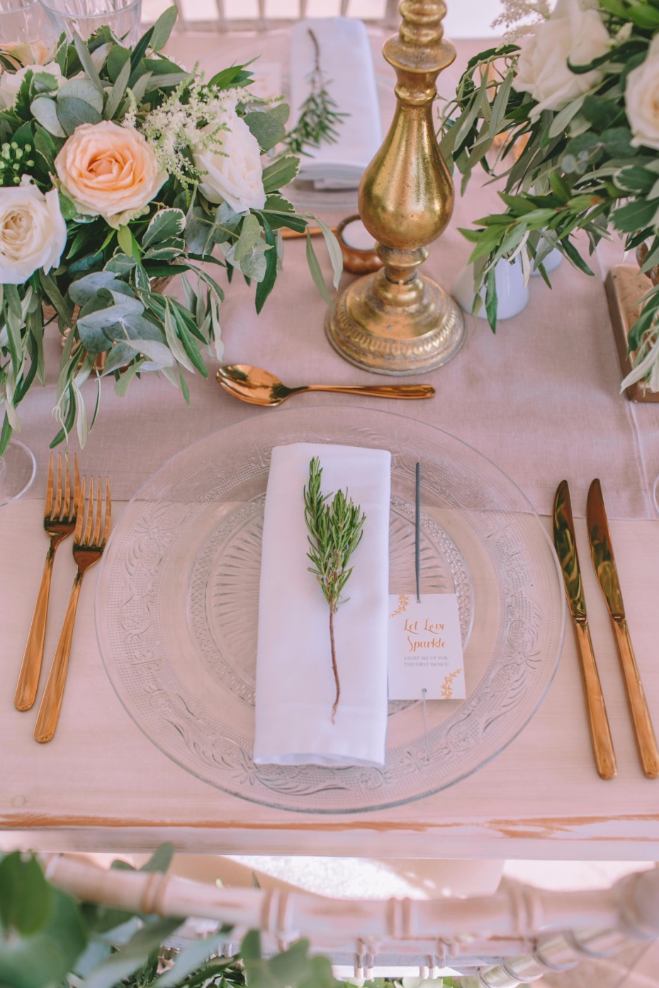 modern blush and gold wedding table decor