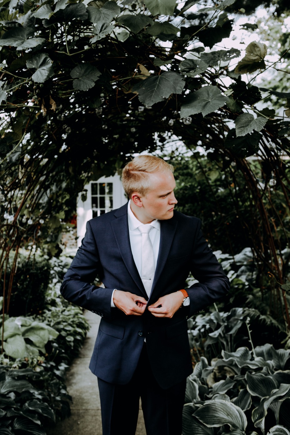 groom in navy suit and white tie groom style