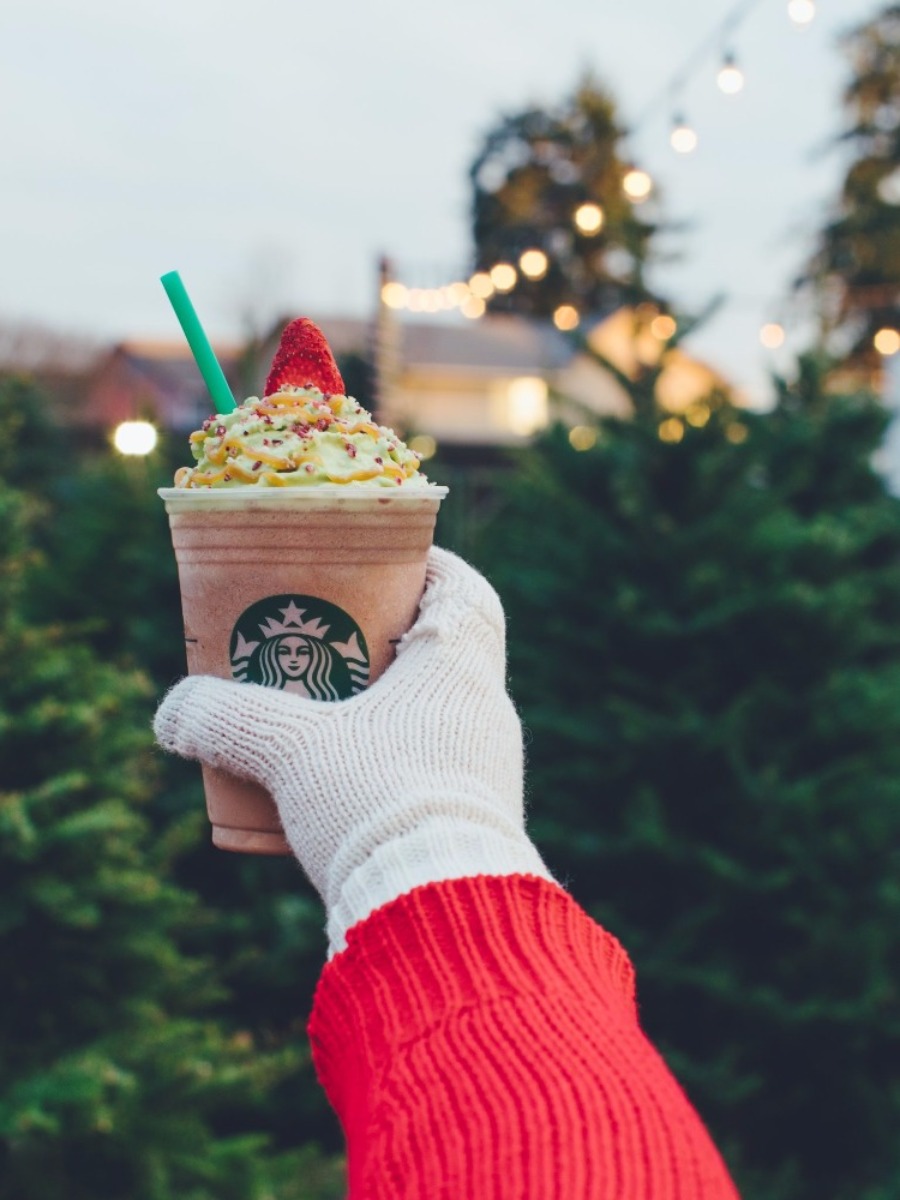 OMG a Christmas Tree Frapp Exists and We Need It Now