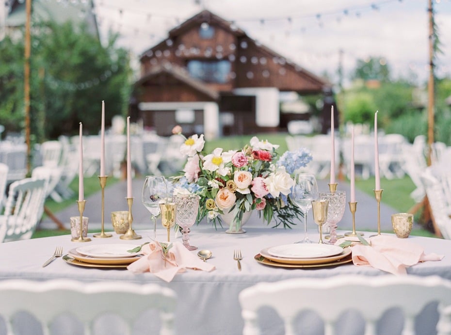 sweetheart table for your perfect outdoor summer wedding