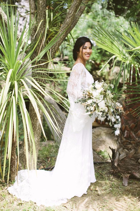 This Tropical Bridal Inspiration in White and Green is Everything