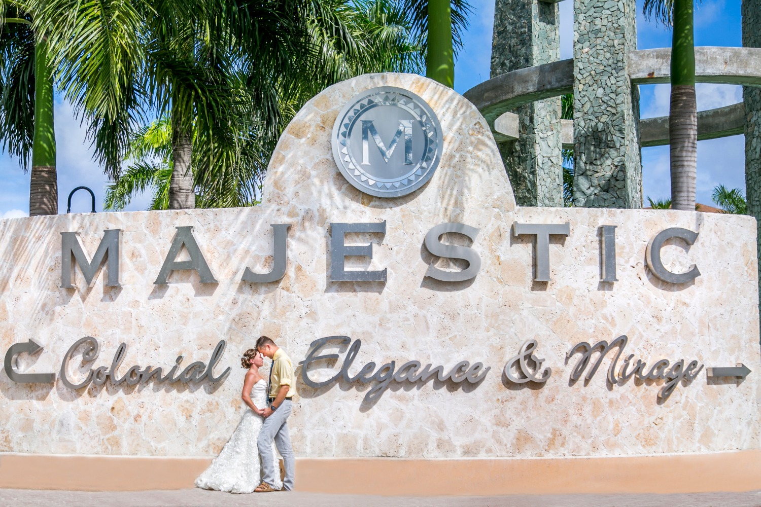 wedding-couple-in-front-of-the-mr-sign