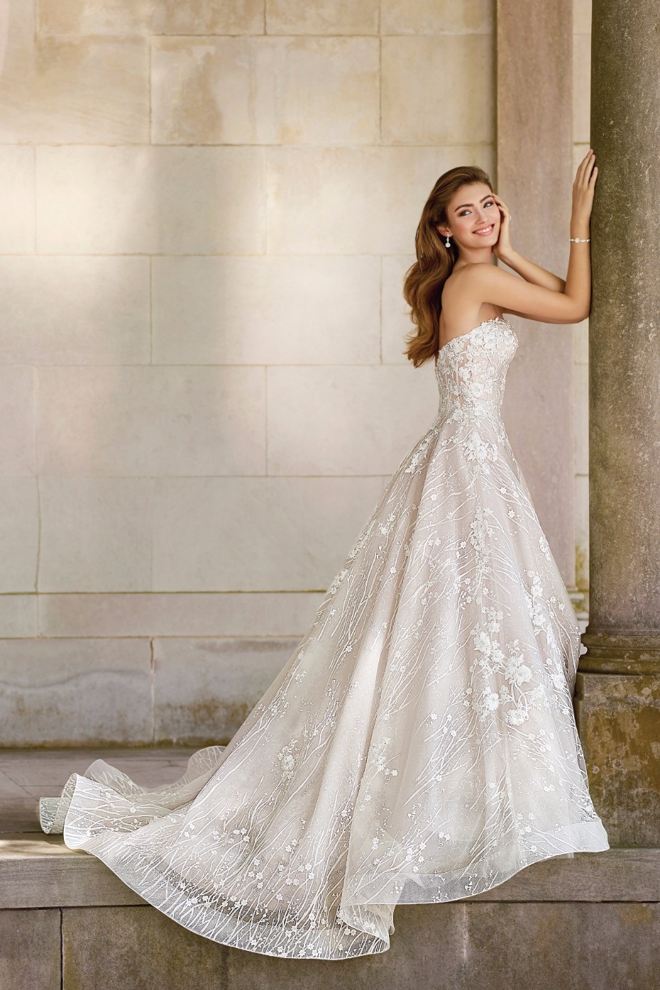 Look like a queen is a gorgeous gown from Martin Thornburg