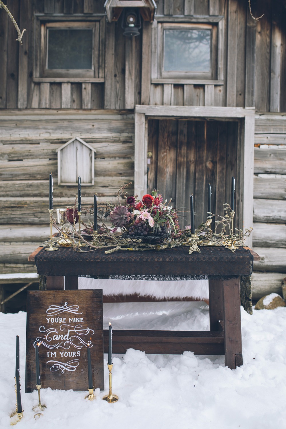 rustic winter wedding sweetheart table