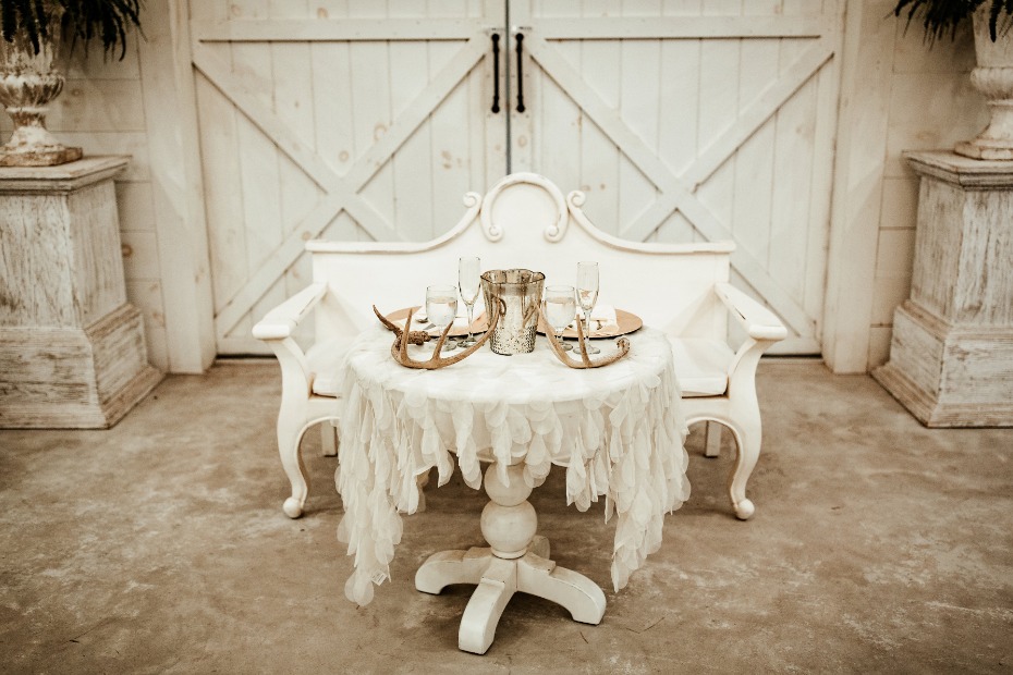 Rustic chic sweetheart table