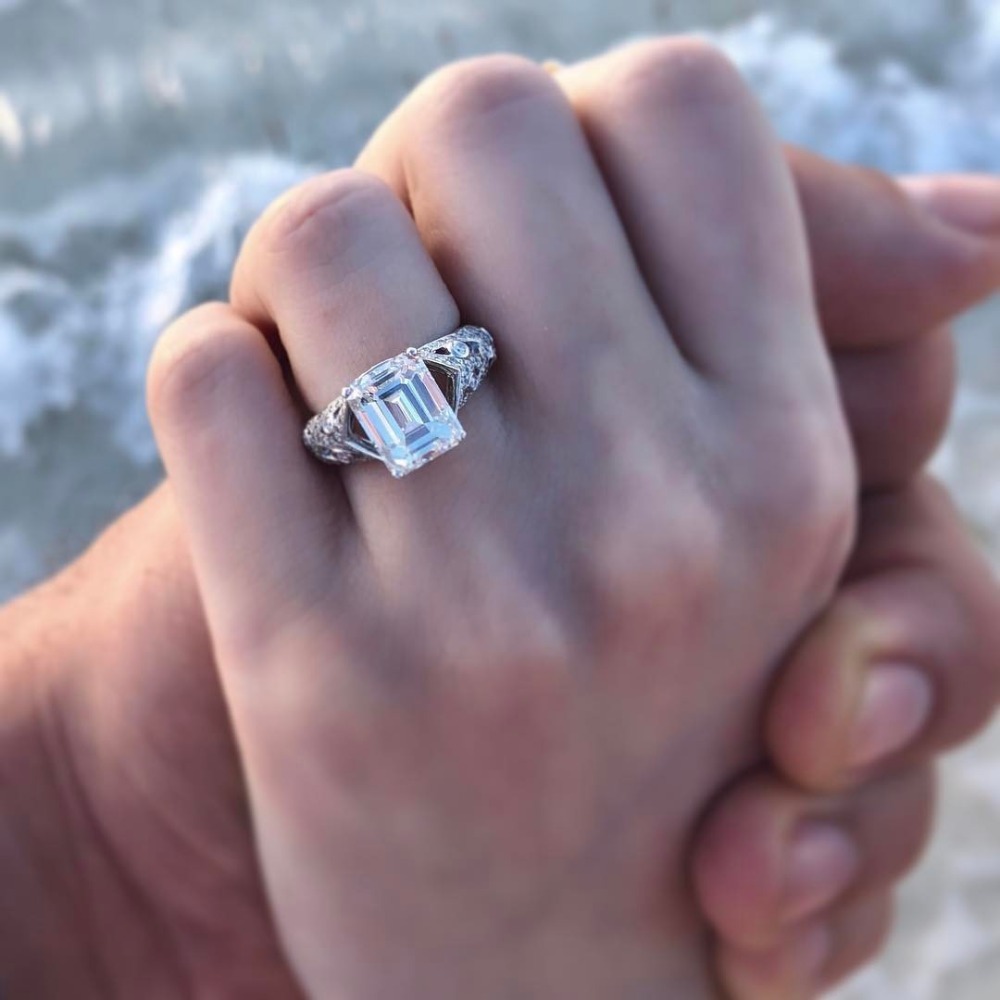 unlock smag fatning Alexa Ray Joel's Engagement Ring is Beyond Words Amazing! - Weddingchicks