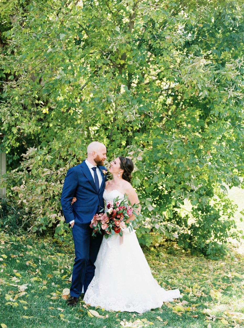 outdoor summer wedding portraits