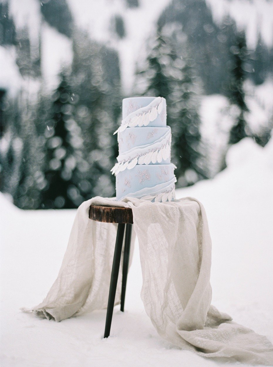 simple winter wedding cake table