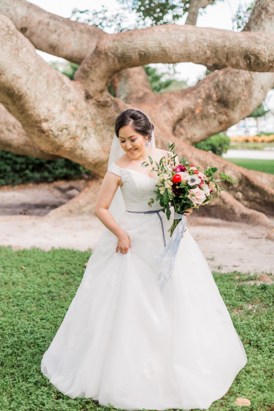 A line wedding dress for your classic bridal style