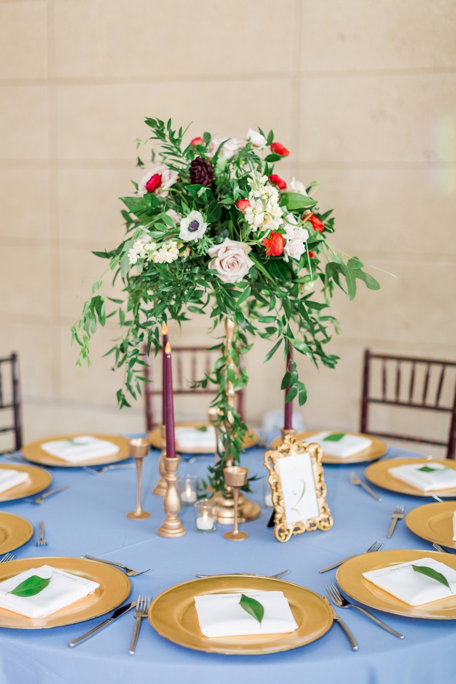 gold and dusty blue wedding table decor