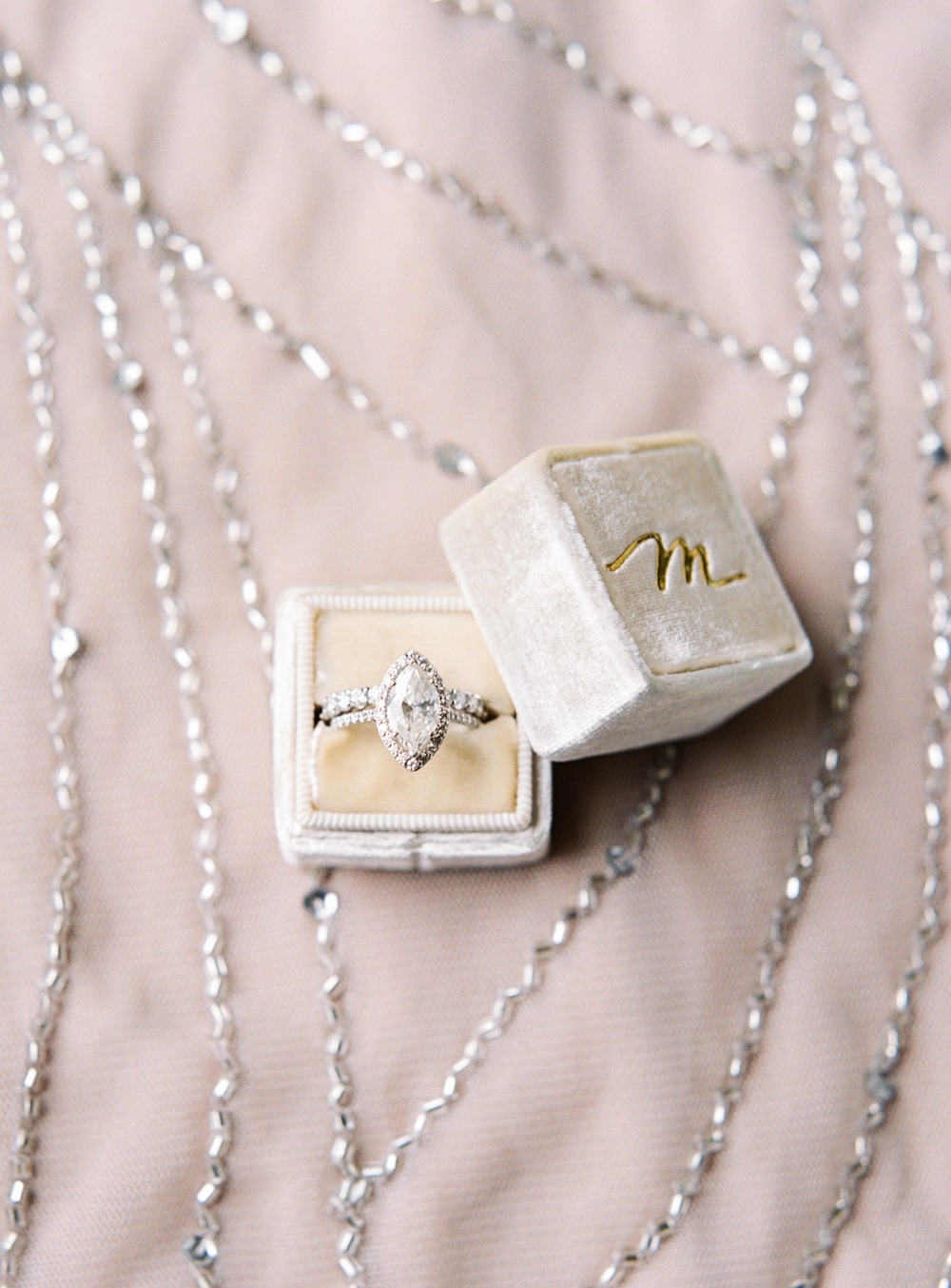 how-to-have-a-glamorous-pastel-wedding