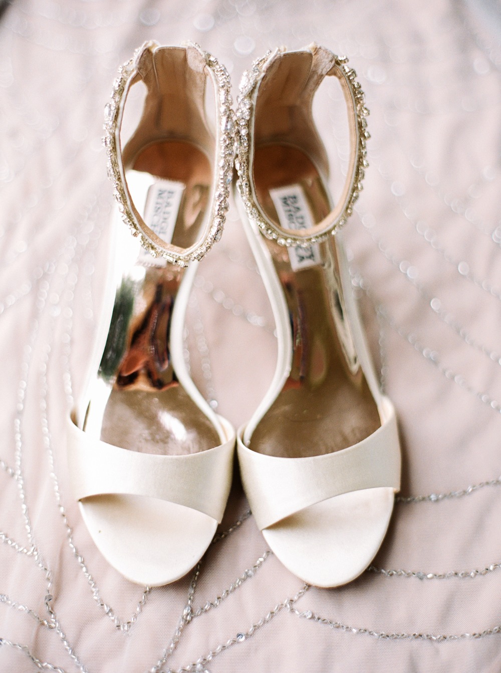how-to-have-a-glamorous-pastel-wedding