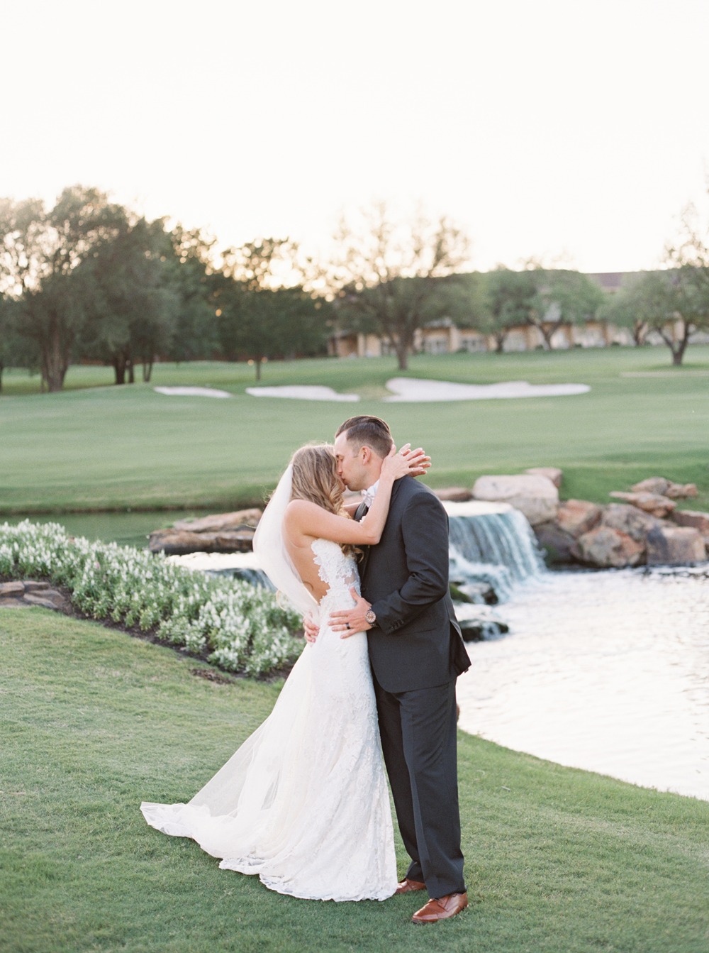 how-to-have-a-glamorous-pastel-wedding