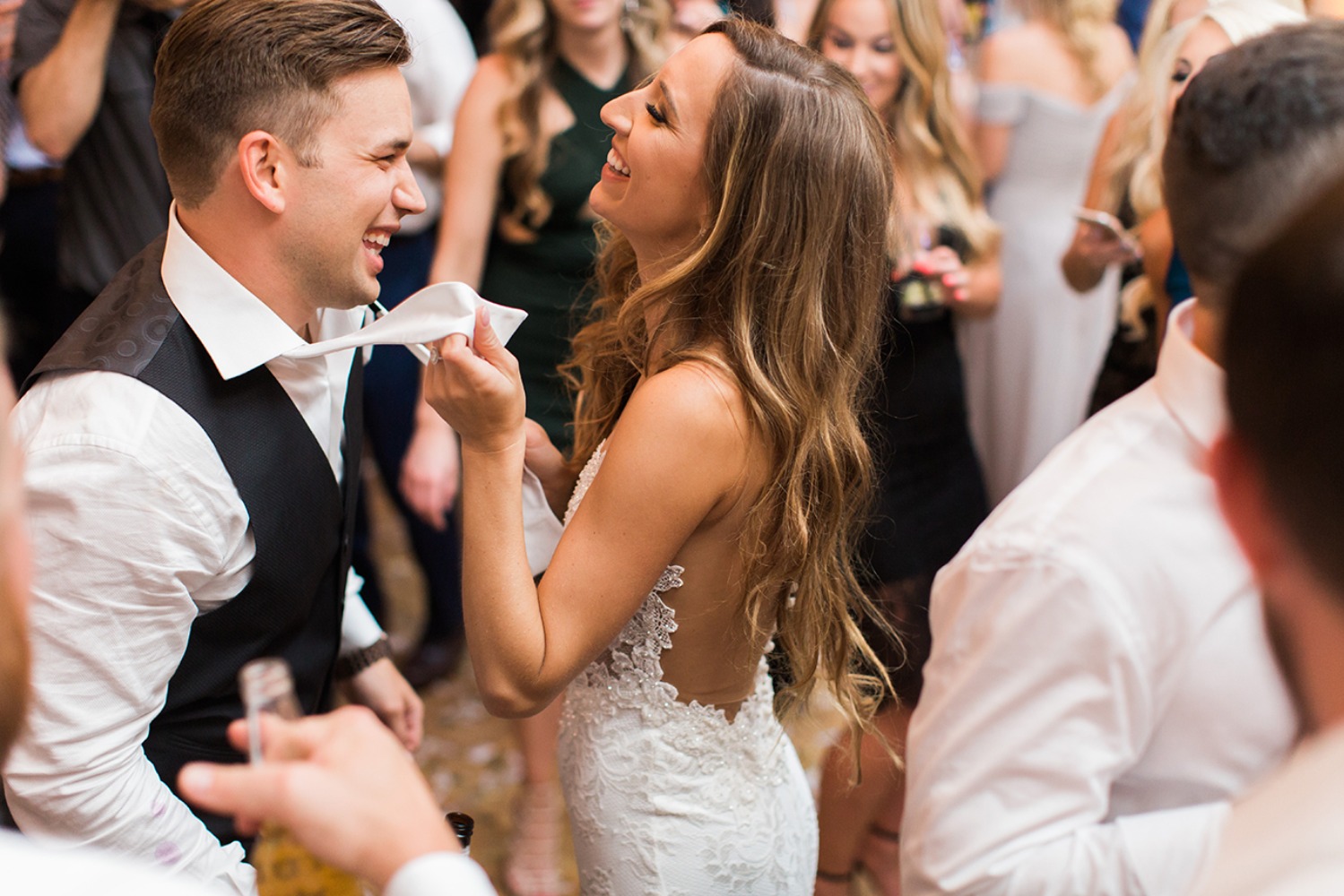 how-to-have-a-glamorous-pastel-wedding