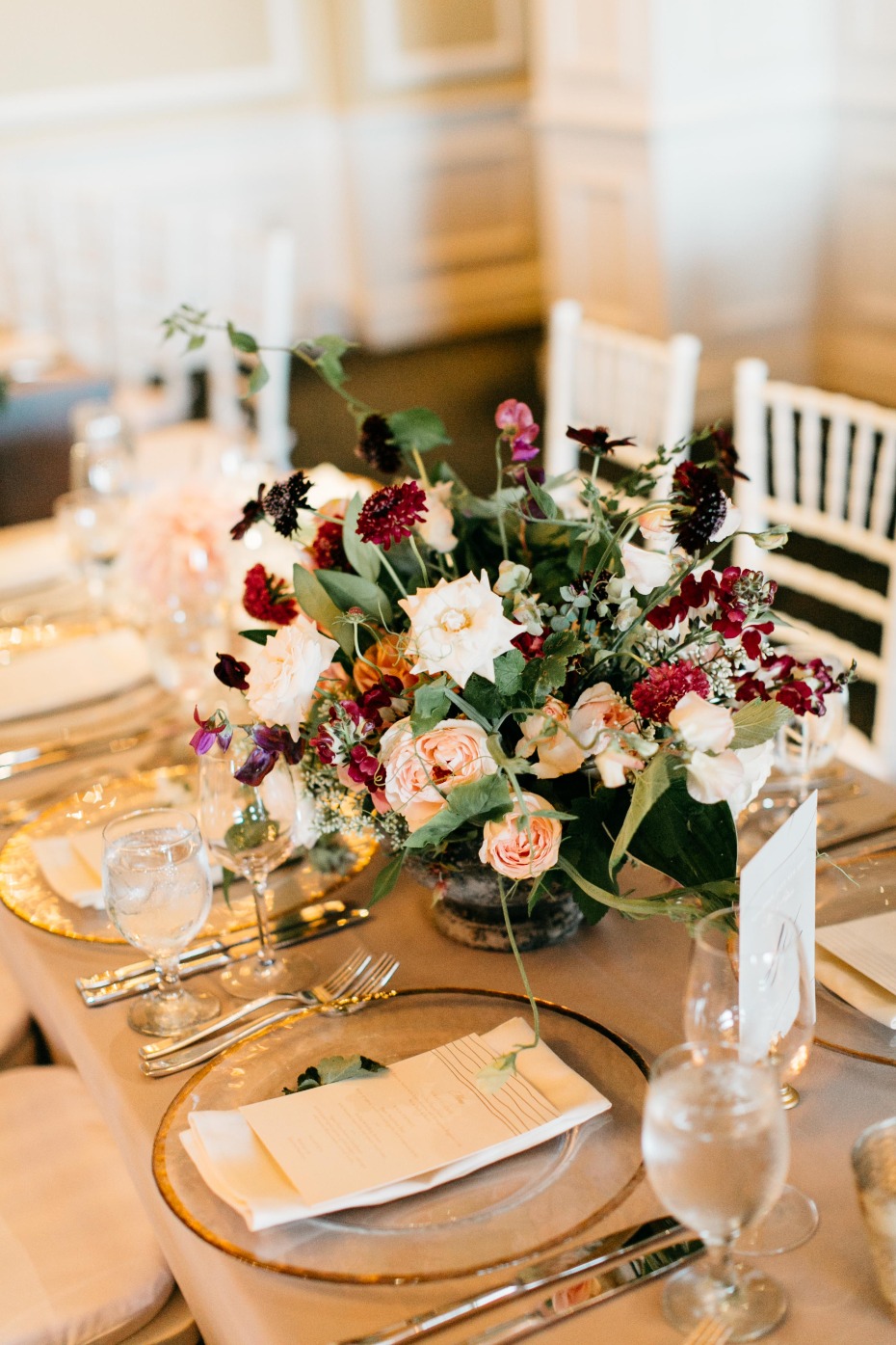 classic and elegant wedding table decor