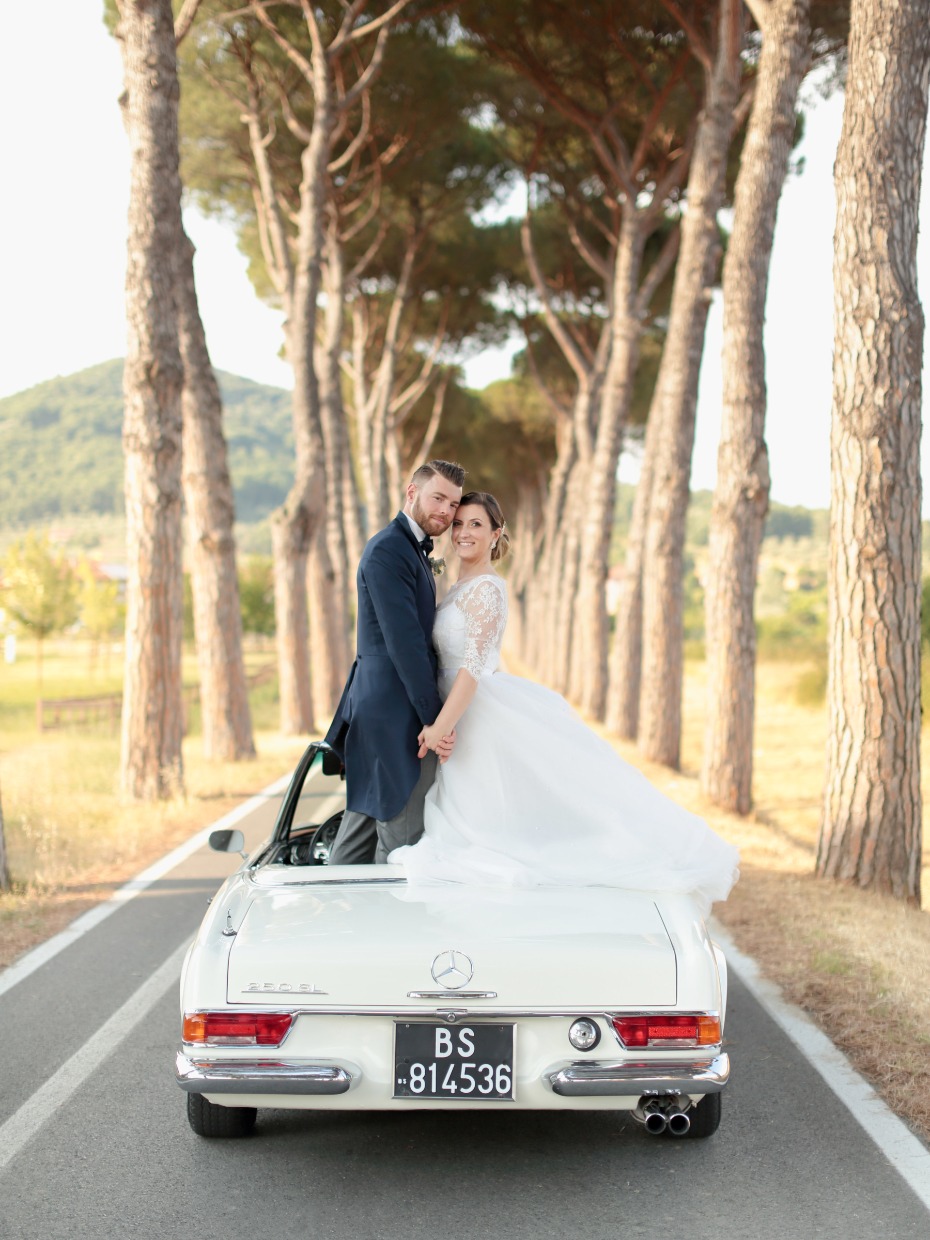 Love this vintage getaway car for a Tuscan wedding
