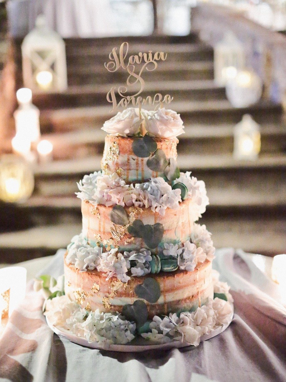 Beautiful naked drip cake with florals
