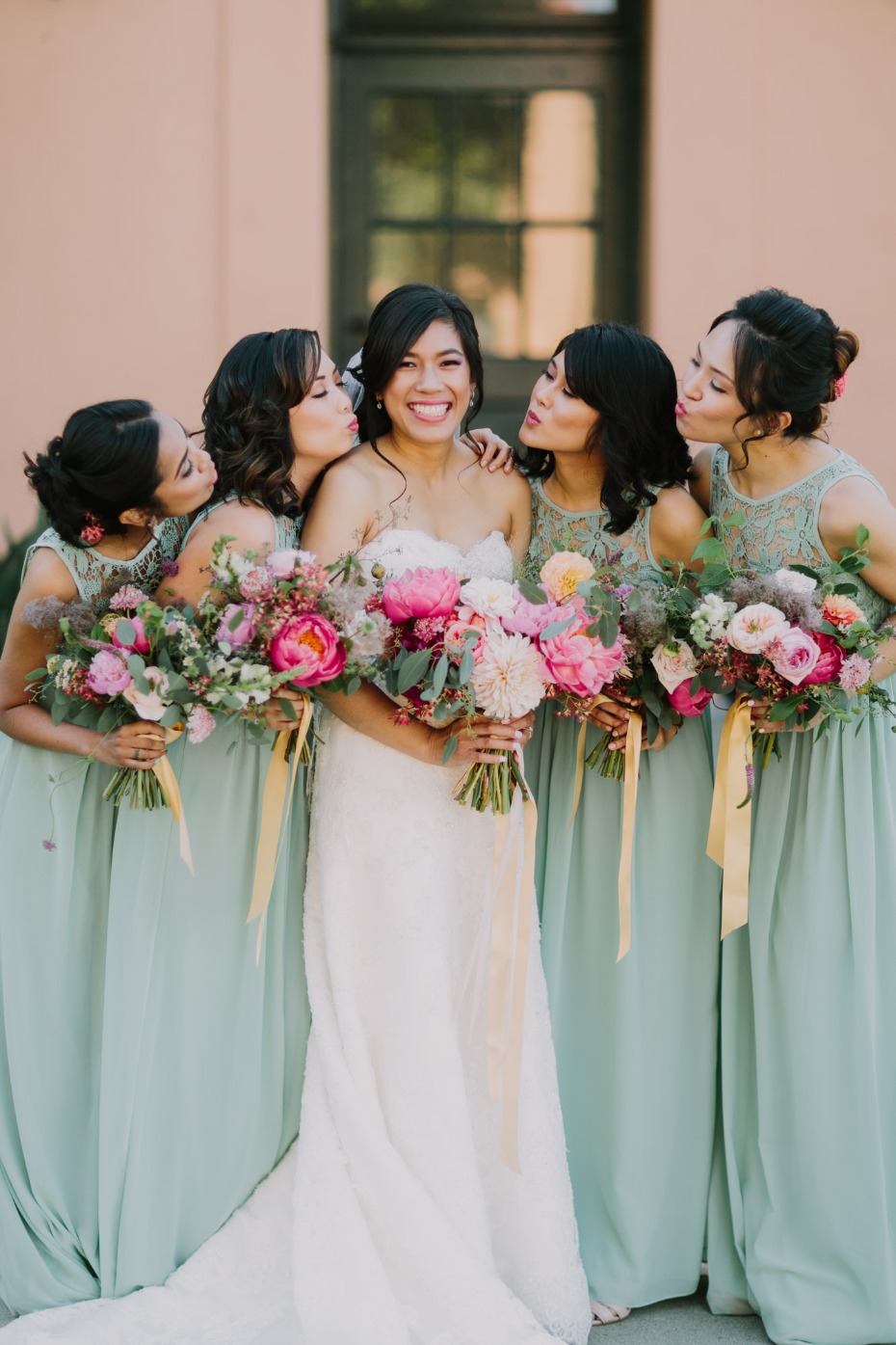 Bridesmaids in Mint dresses
