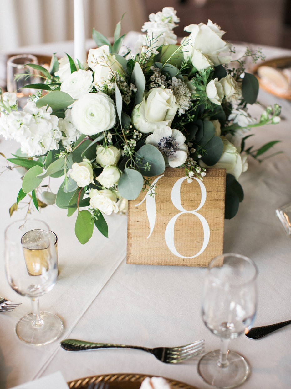 Wood table numbers