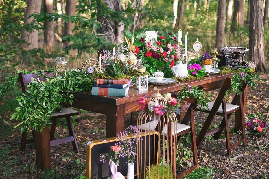 eclectic wedding table style for your woodland wonderland wedding