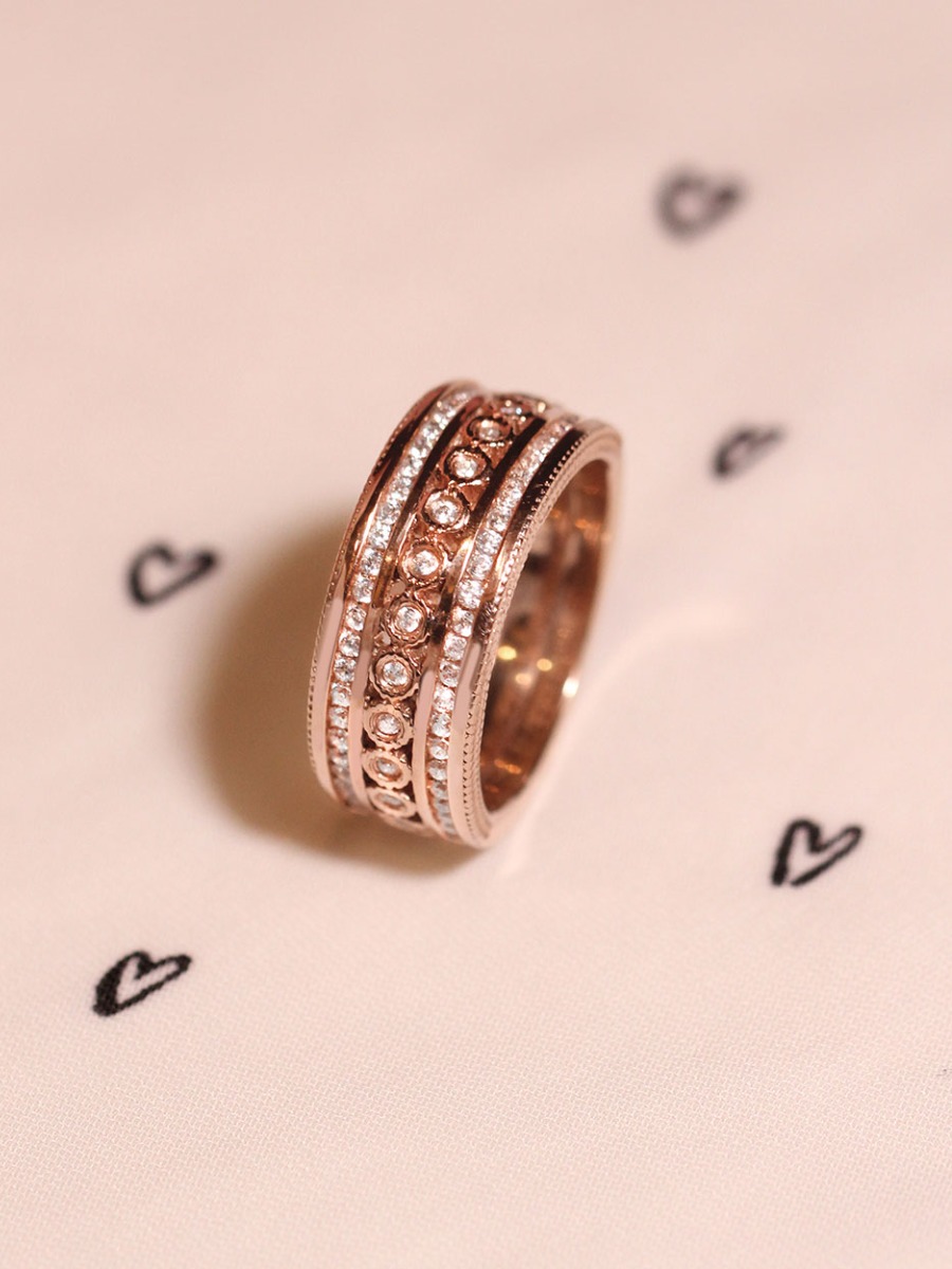 7 Perfectly Romantic Engagement & Gift Ideas For Valentine's Day