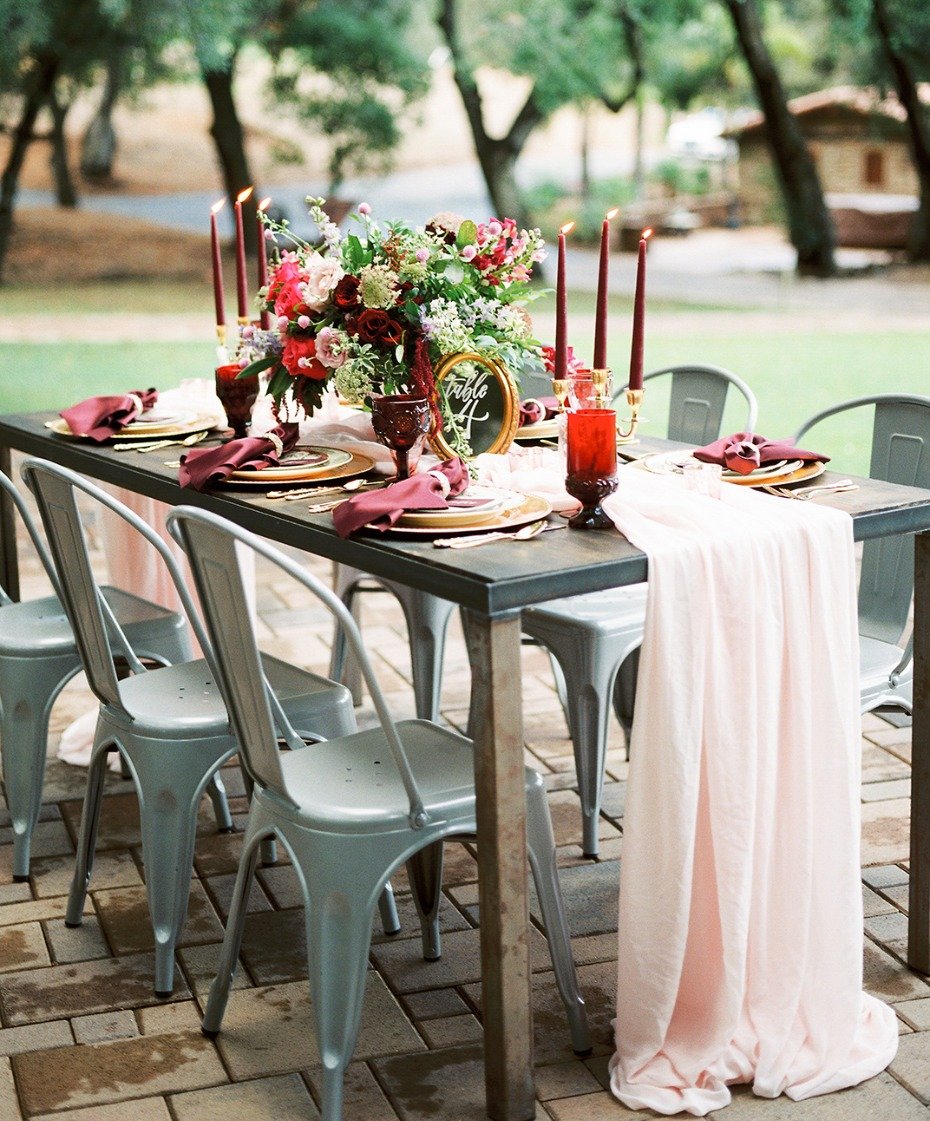 Red and blush table decor