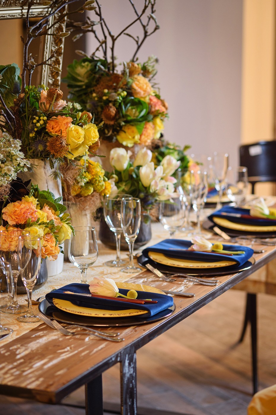 Blue and yellow tablescape