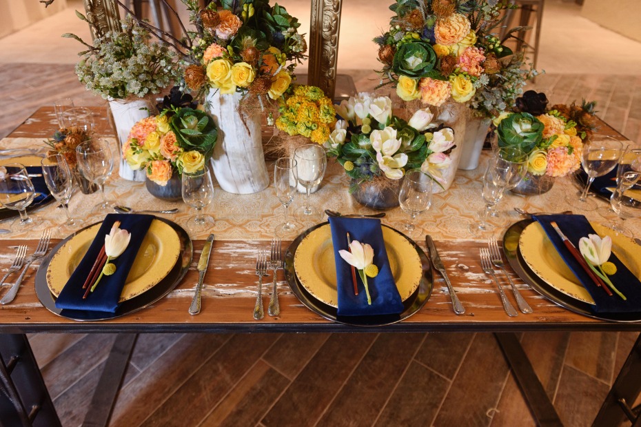 Blue and yellow table decor