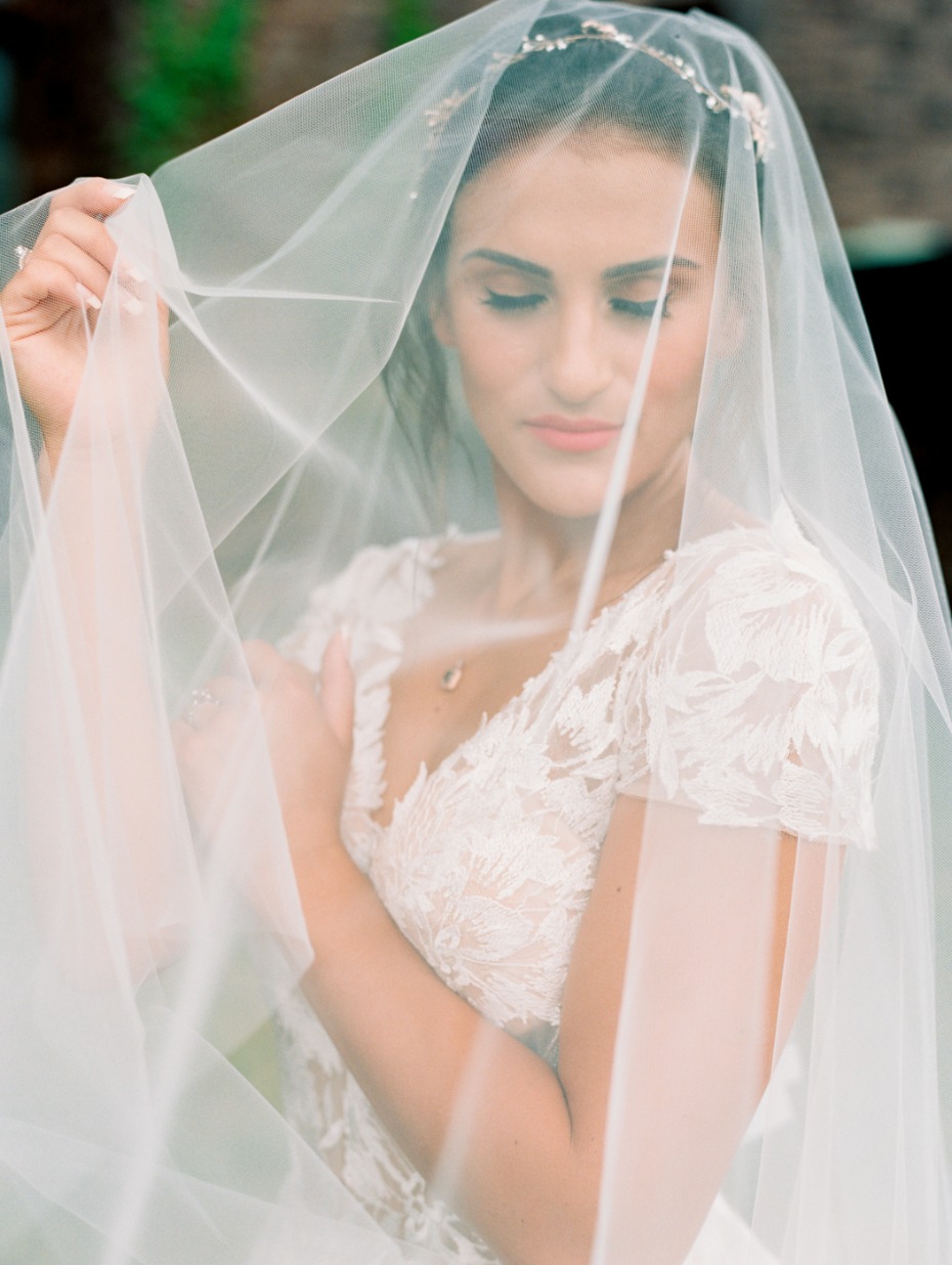bridal wedding veil photo idea