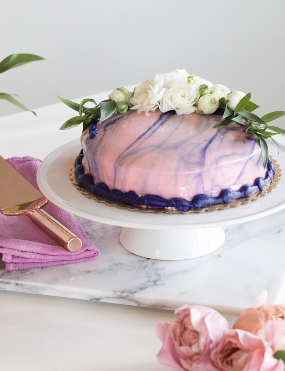 pink and purple marble cake stand